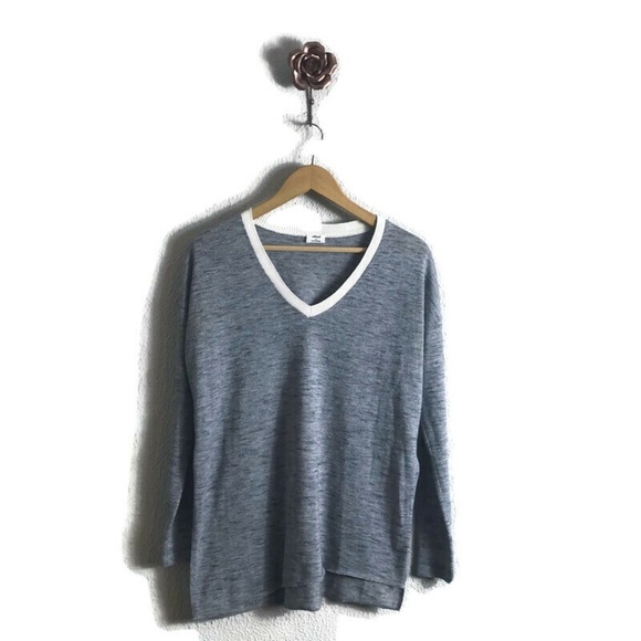 Aritzia Wilfred Sherbrooke Split Sides Gray V-Neck Sweater XS Cozy Minimalist - Picture 1 of 6